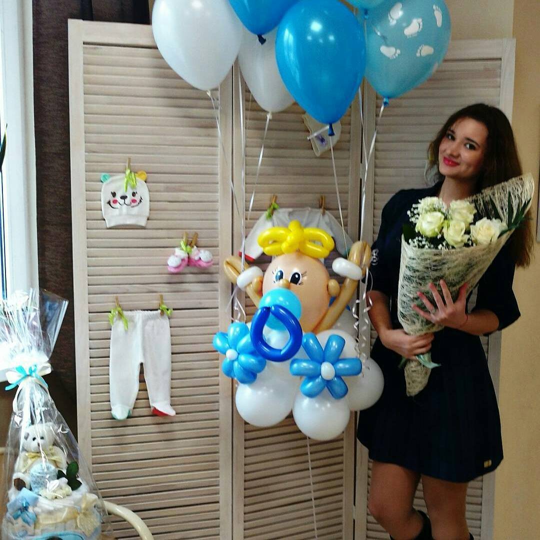 Торт из памперсов или букет цветов: что на самом деле стоит подарить на выписку