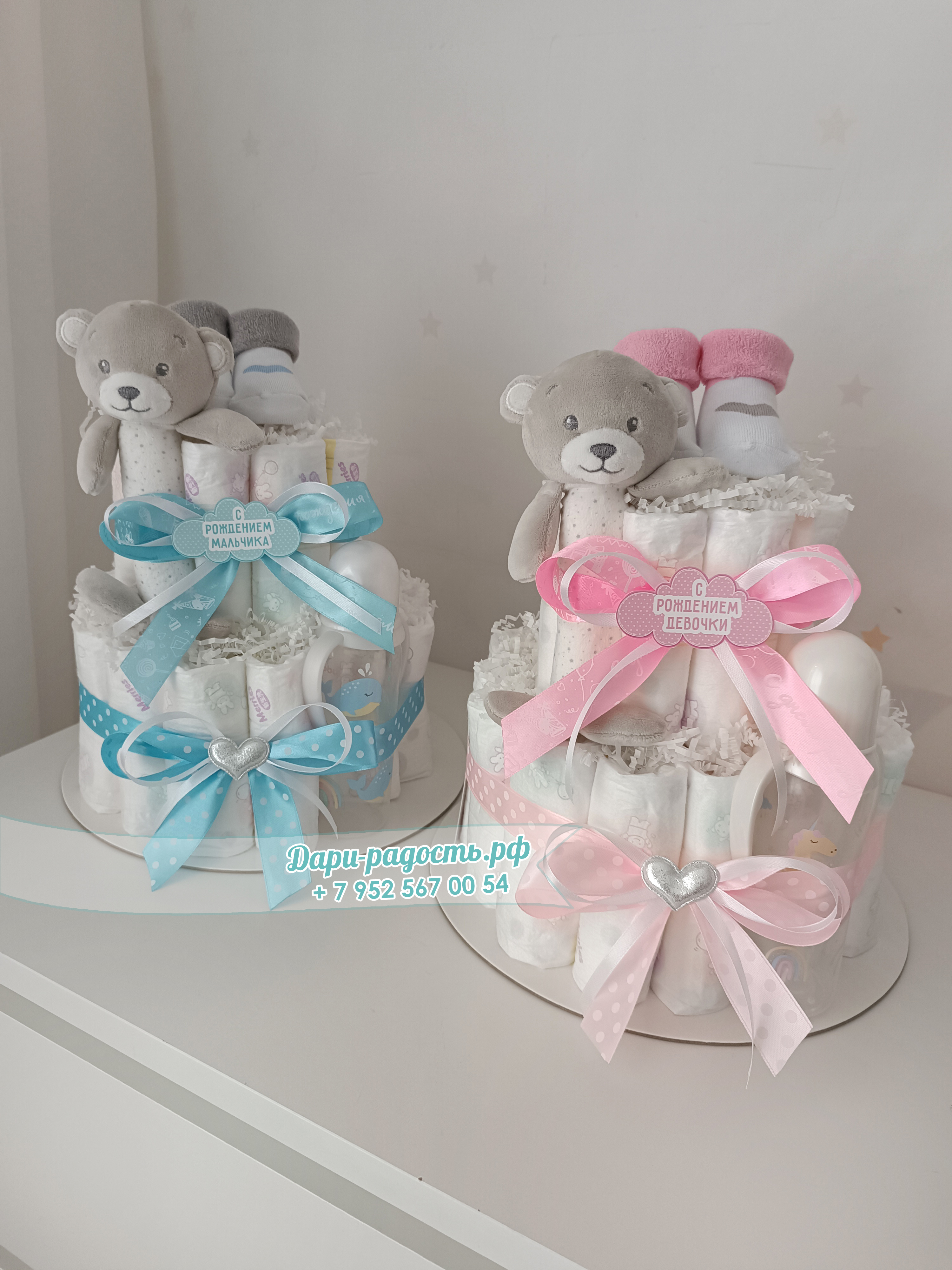 Торт из подгузников с игрушкой, бутылочкой и носочками "Мишутка"