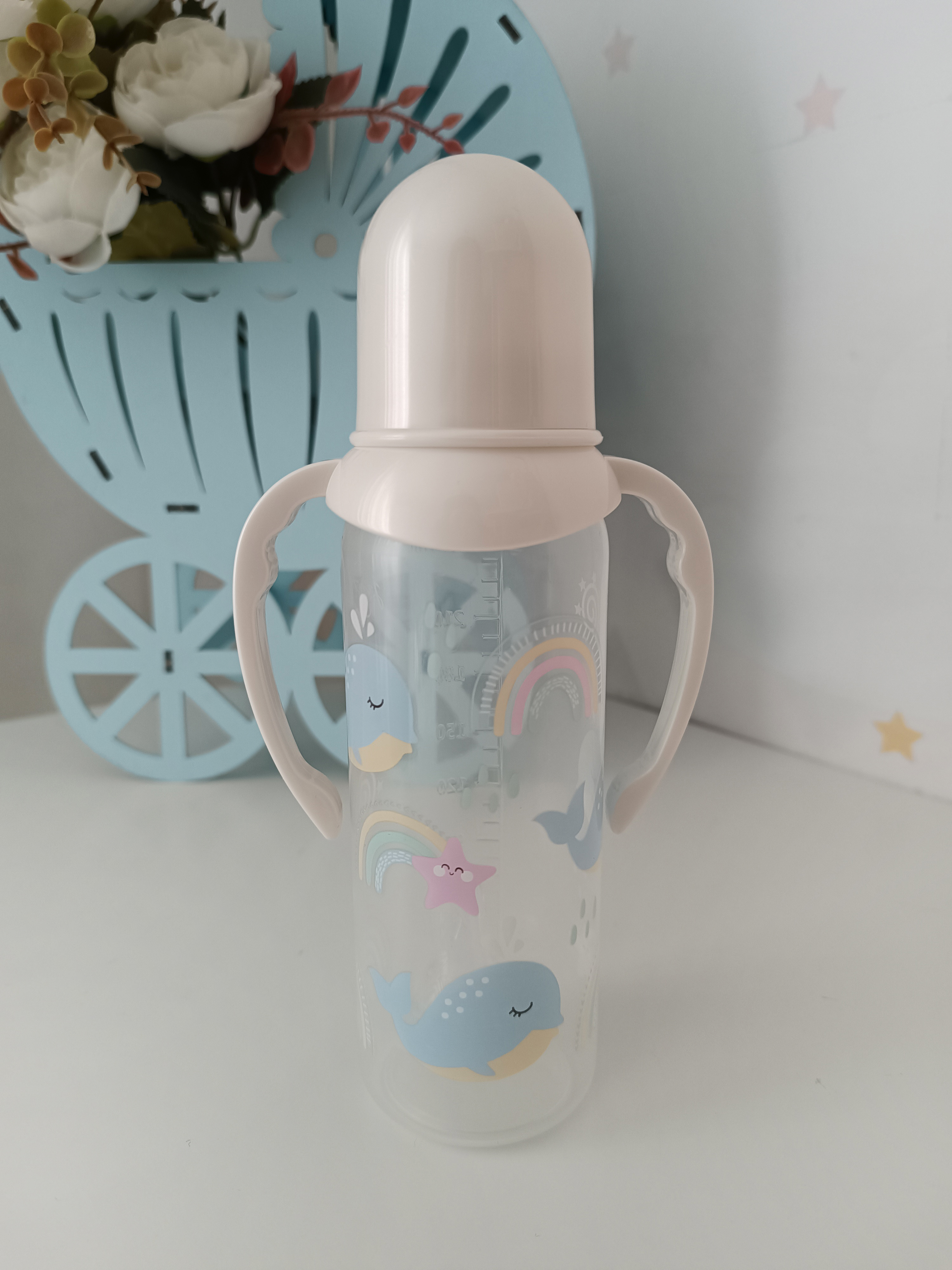 Торт из подгузников с игрушкой, бутылочкой и носочками "Мишутка"