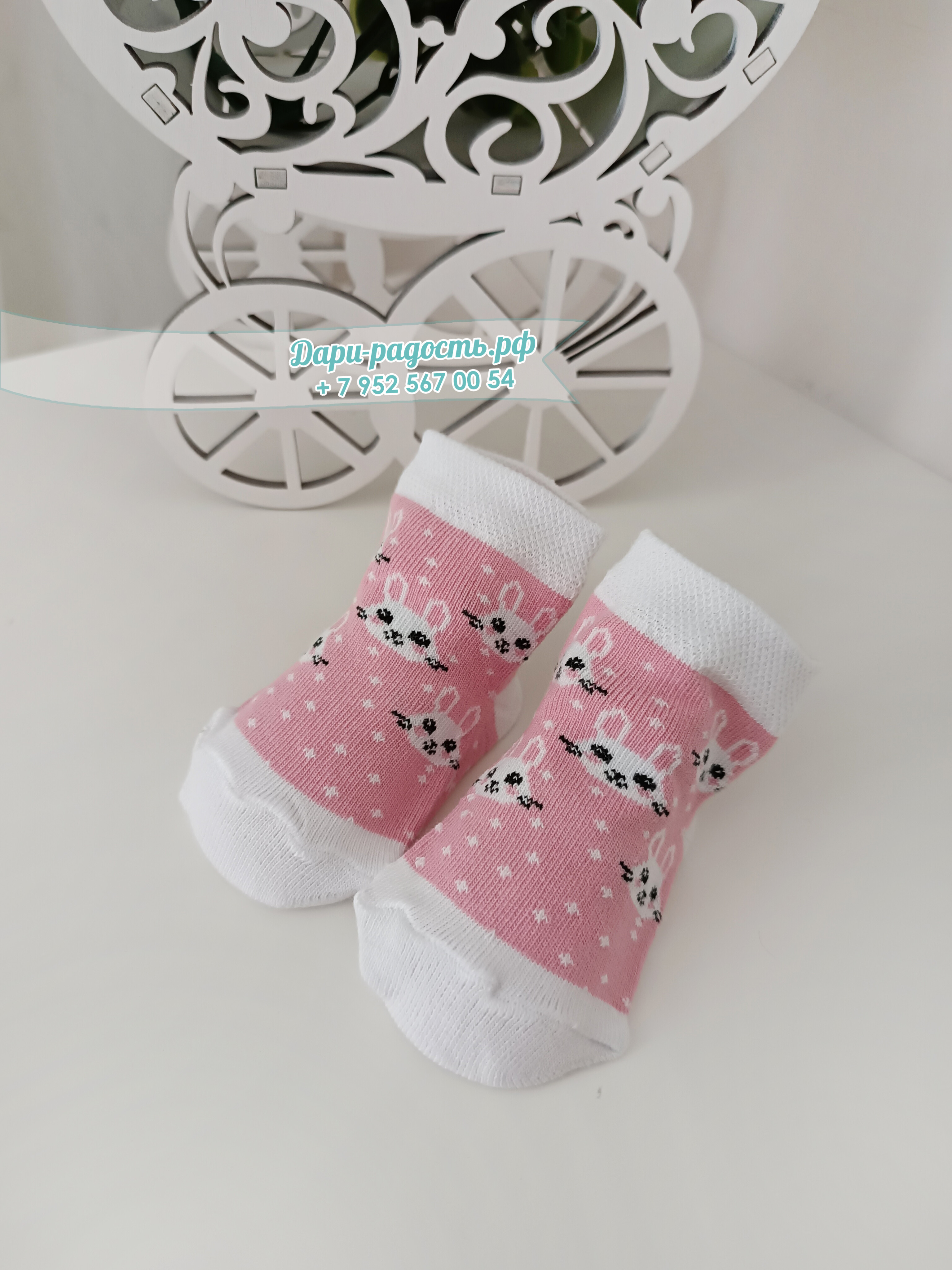 Торт из памперсов "Зайка" с игрушкой и носочками на рождение девочки