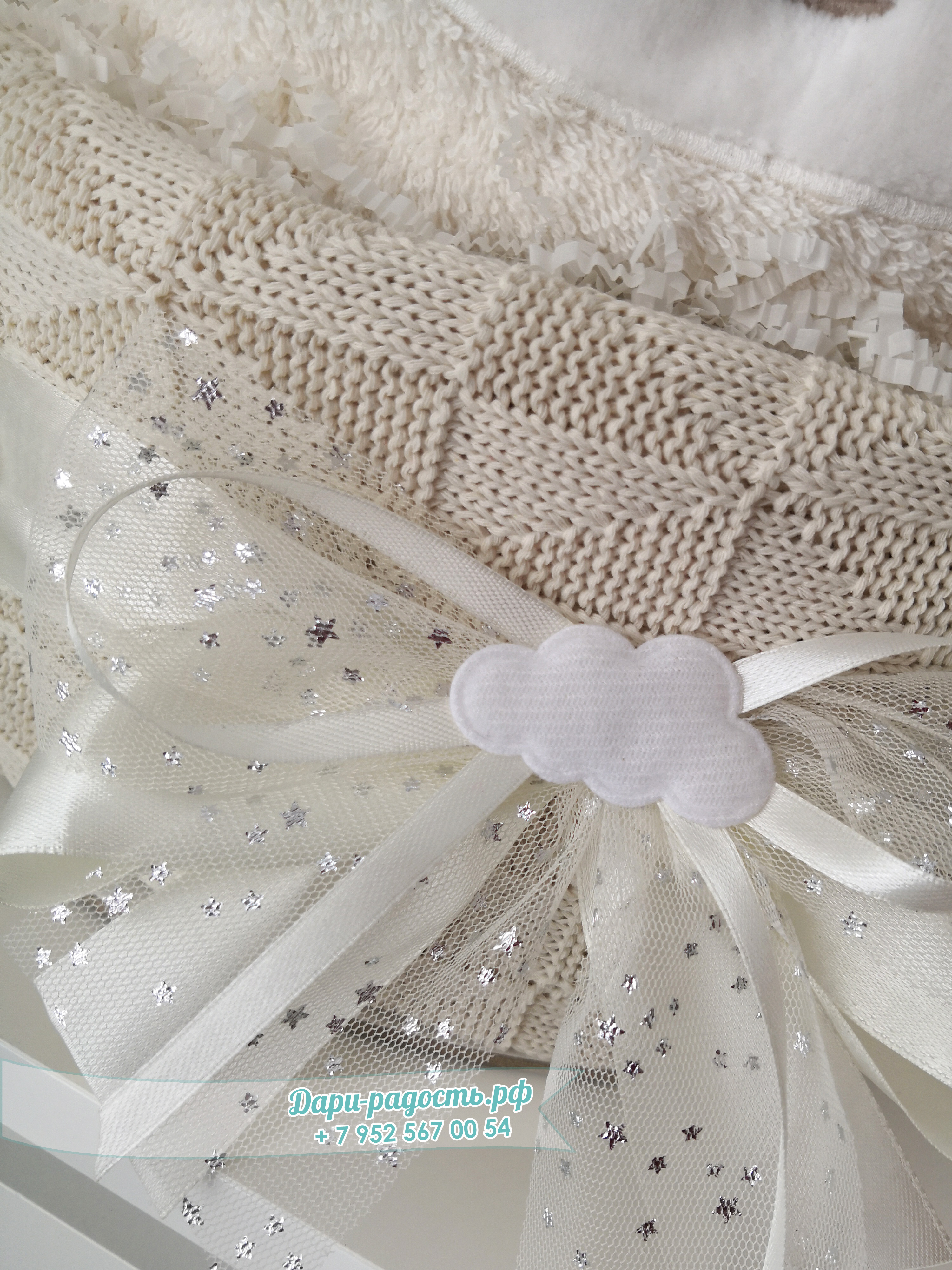 Большой торт из подгузников с детскими вещами и игрушками "Овечка"