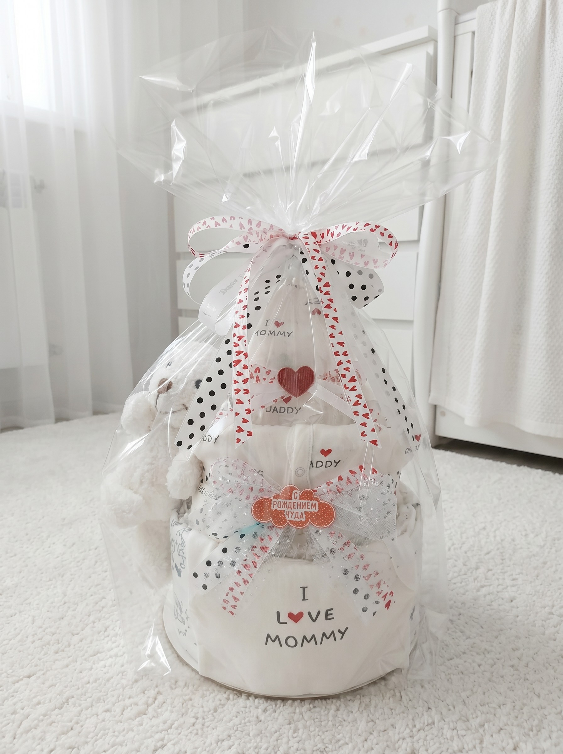 Торт из подгузников на рождение "Люблю маму и папу"