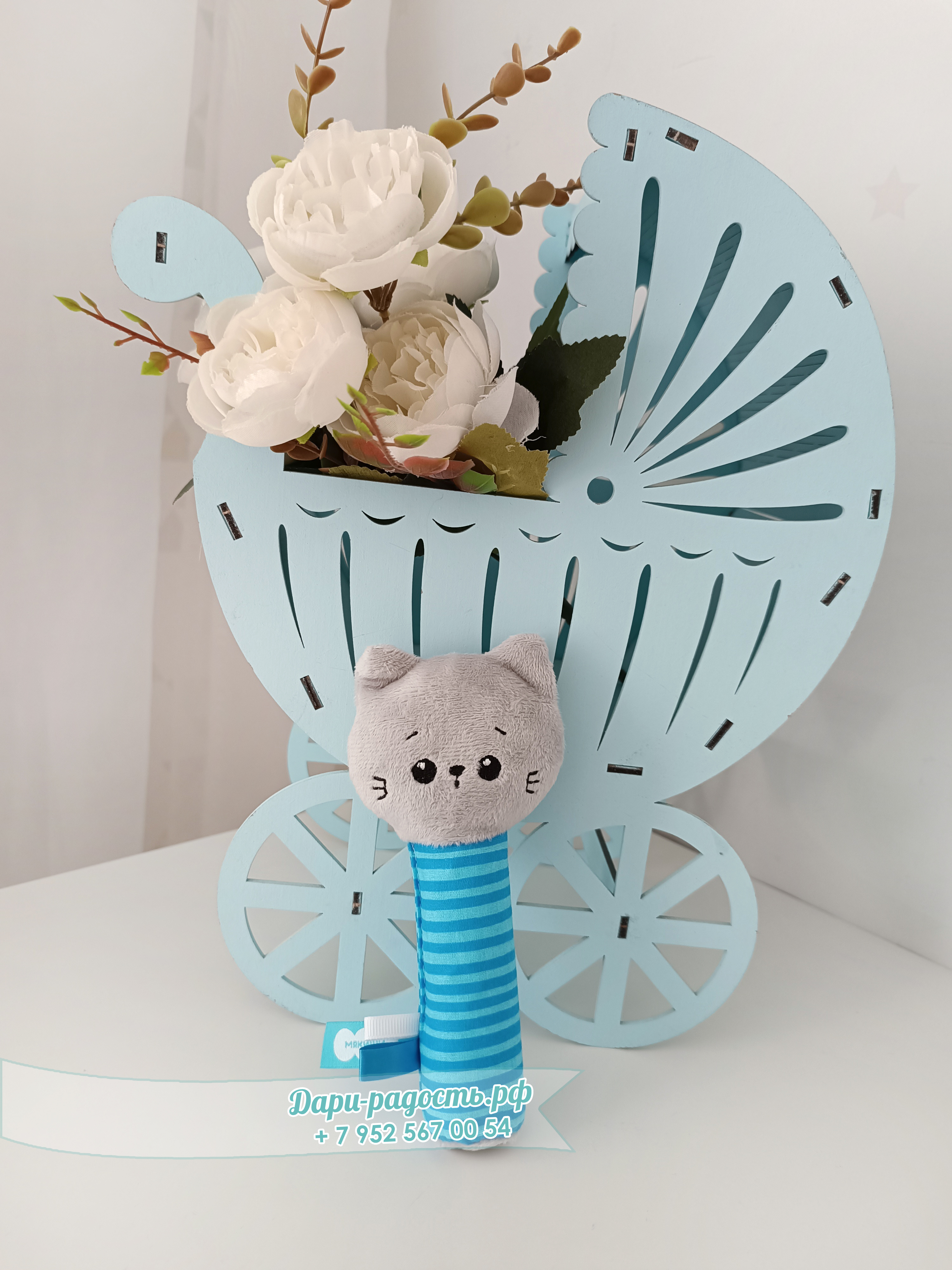 Торт из памперсов "Бегемотик" с игрушкой и носочками