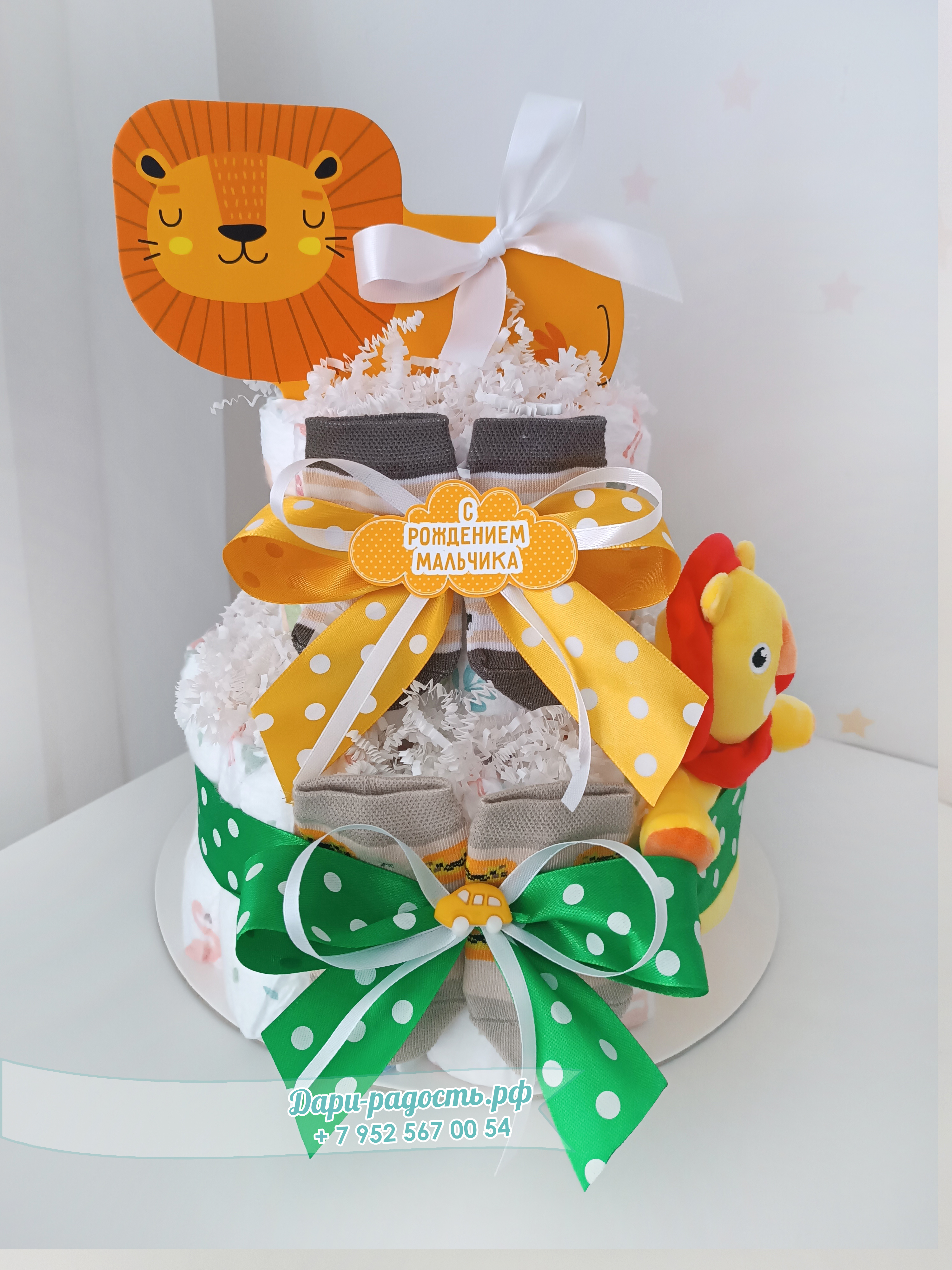 Торт из памперсов "Лёвушка" с мягкой погремушкой и носочками