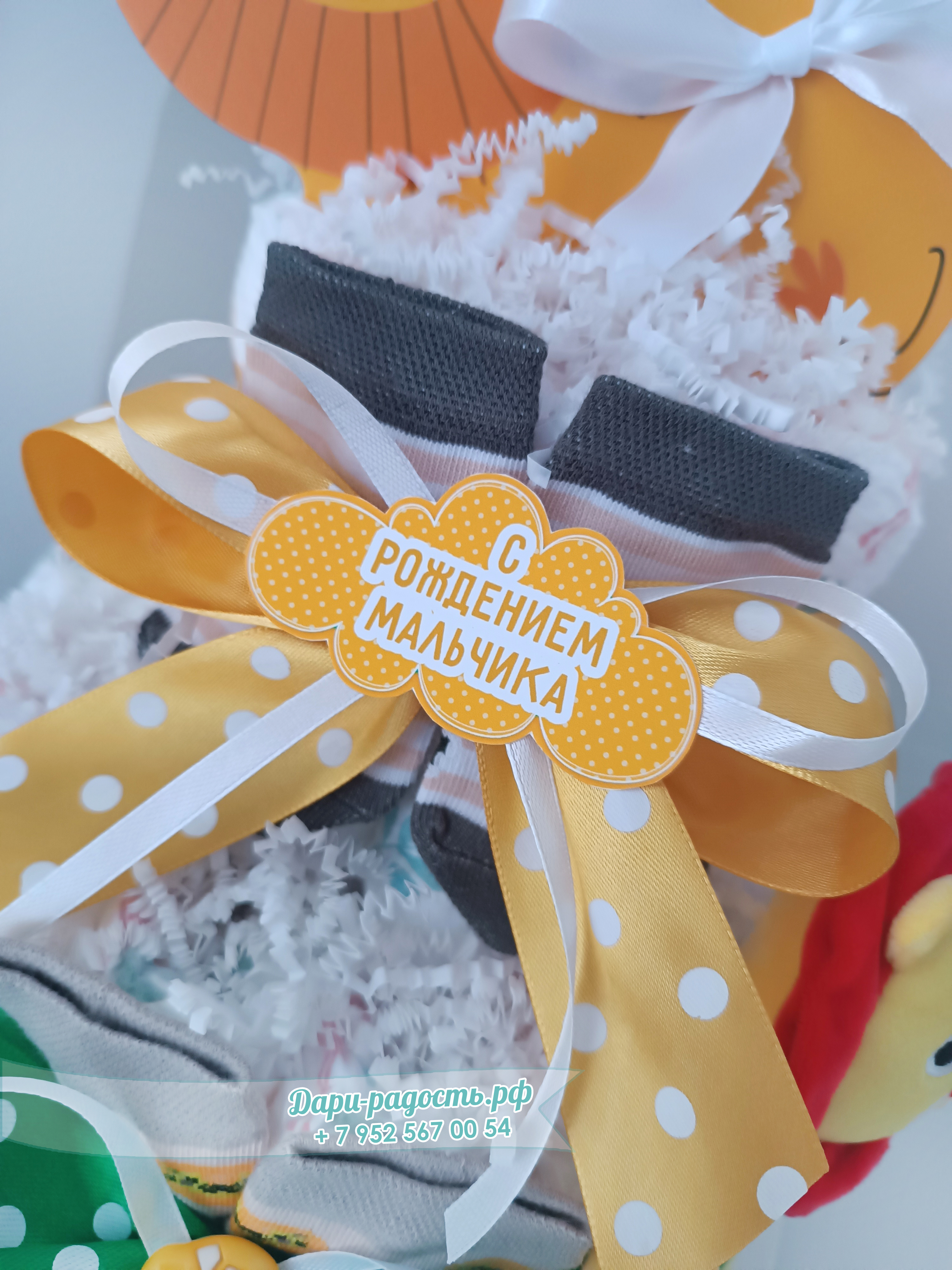 Торт из памперсов "Лёвушка" с мягкой погремушкой и носочками