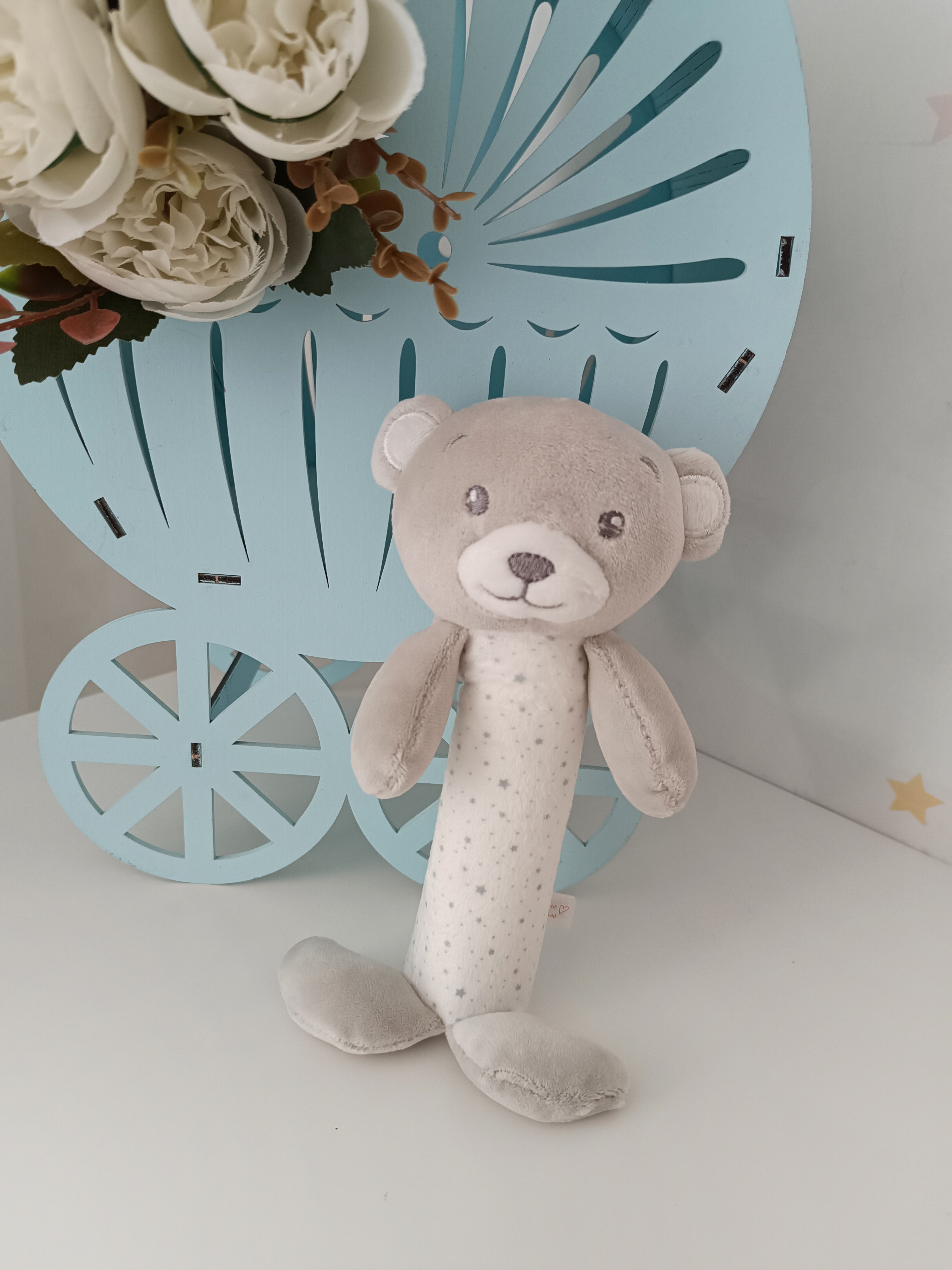 Торт из подгузников с игрушкой, бутылочкой и носочками "Мишутка"