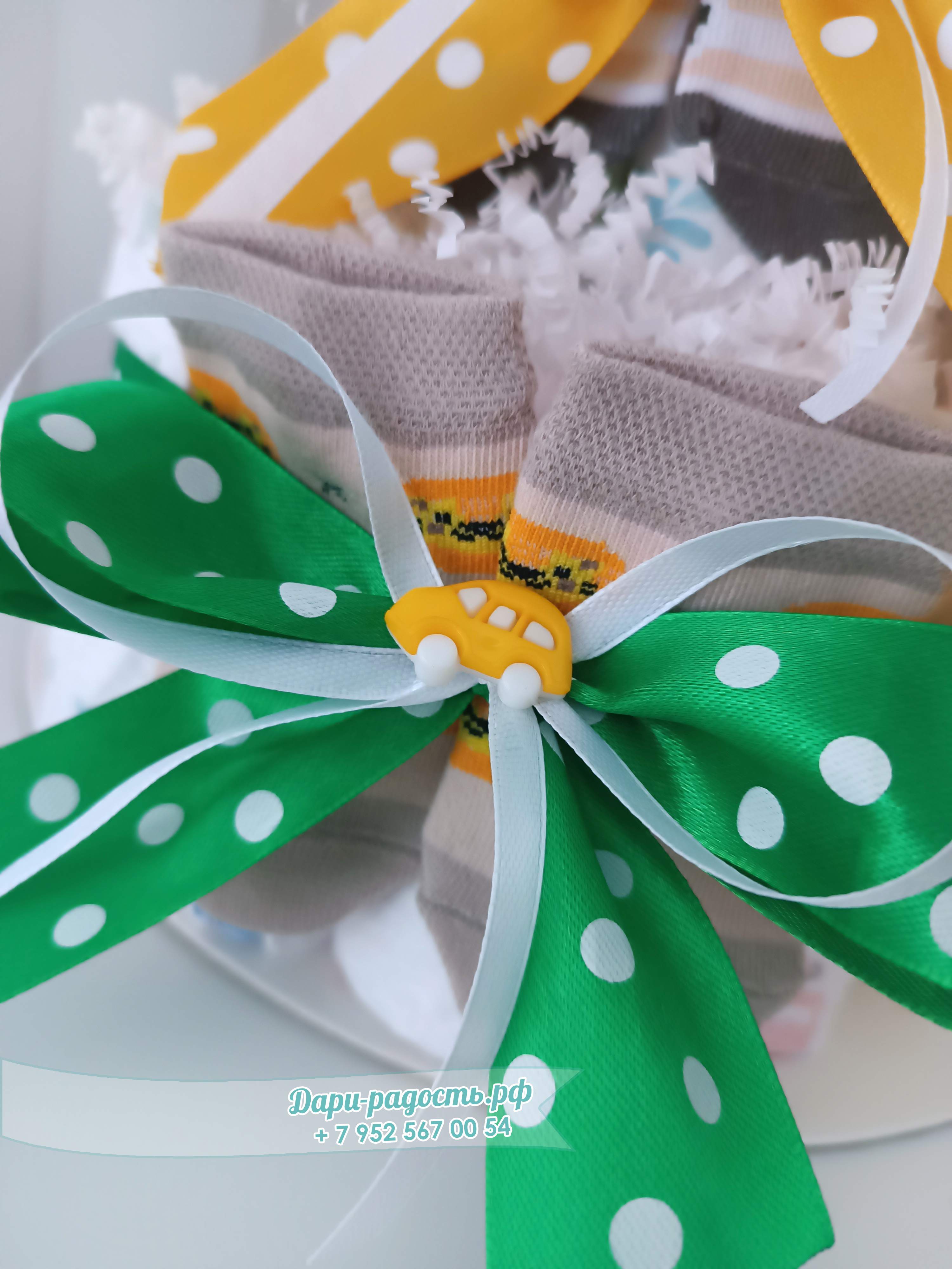 Торт из памперсов "Лёвушка" с мягкой погремушкой и носочками